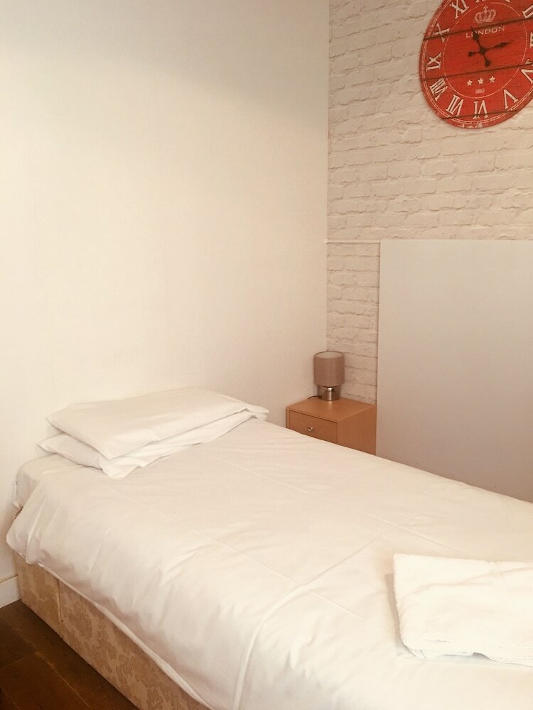 Lodge Budget Rooms Crosskeys