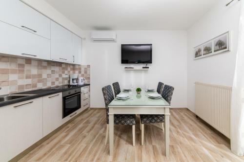 Apartments Miramar