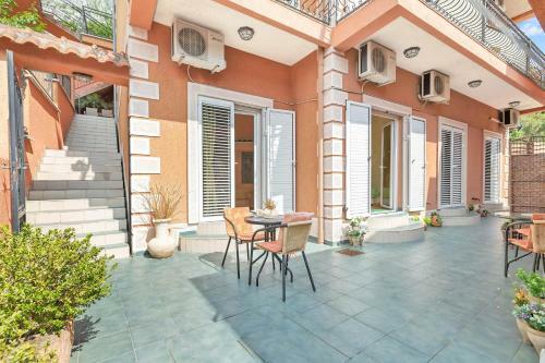Apartments Vukotic I