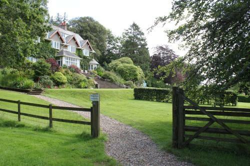 Hunters Lodge