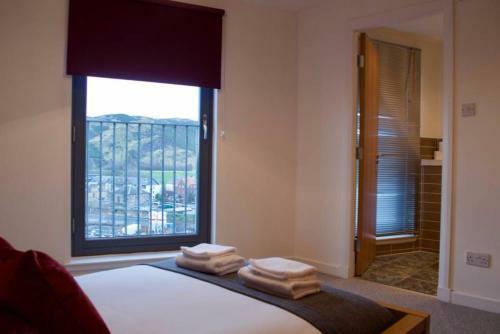 3 Bedroom Apartment With Private Roof Terrace Accommodates 8