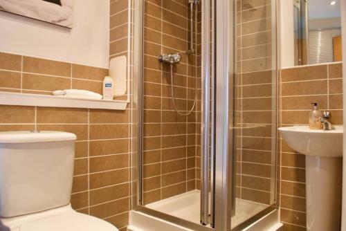 3 Bedroom Apartment With Private Roof Terrace Accommodates 8