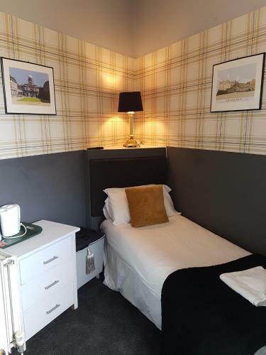 Hostal Claremont Guesthouse