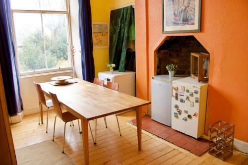 Character Apartment In The Heart Of Morningside