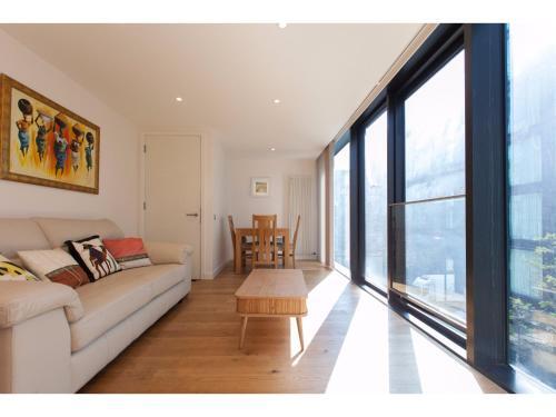 Elegant & Modern Apartment In Central Edinburgh