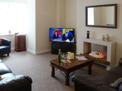 2 Carlton Mews