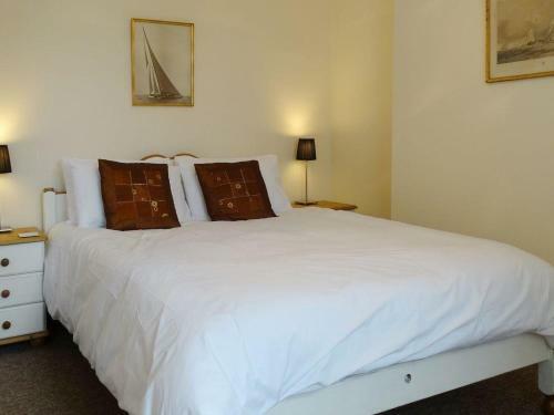 2 Carlton Mews