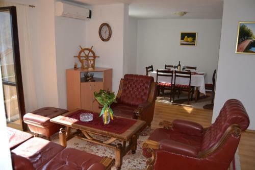 Apartments Dobri?a