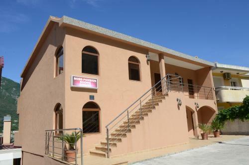 Hostal Rooms Dobrotski Dvori