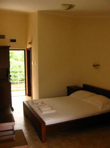 Hostal Rooms Dobrotski Dvori