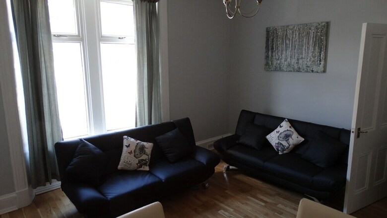 Portum -john St Apartment