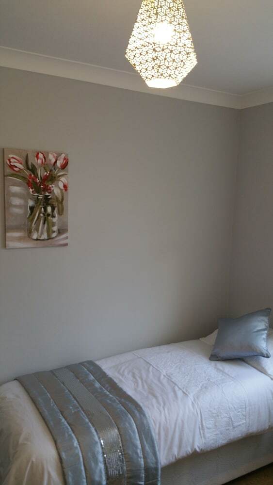 Portum -john St Apartment