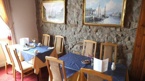 Hostal Thalatta Guest House