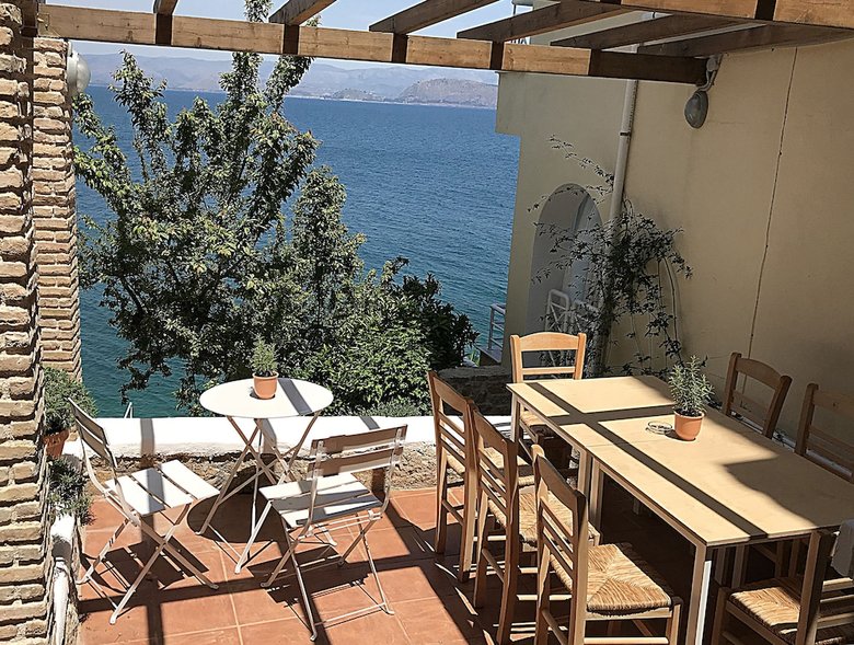 Meli Apartments & Villas