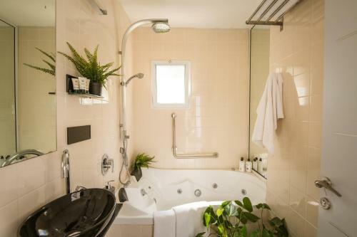 Agroturismo Nuriel Fruit & Guest House