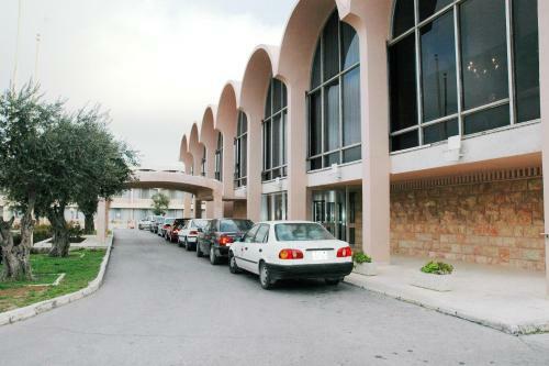 Seven Arches Hotel