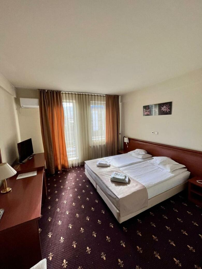 Seven Hotel