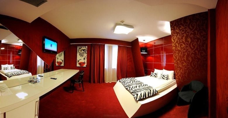 Plaza V Hotel