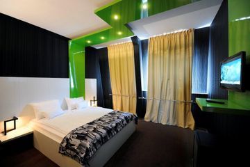 Plaza V Hotel