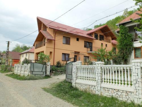 Hostal Dupa Apa La Razvan