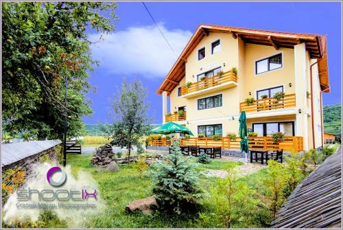 Hostal Camves Inn