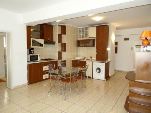 Club Topaz Apartments