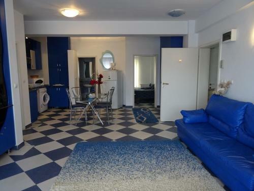 Club Topaz Apartments