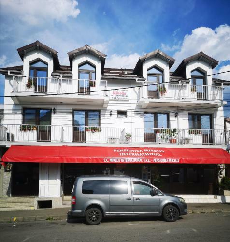 Hostal Pensiunea Mikelis International