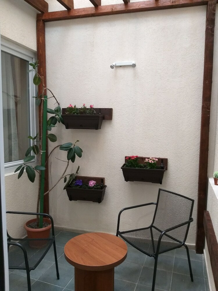 Tranzzit Hotel