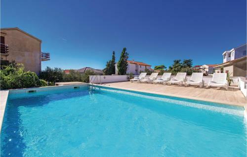 Four-bedroom Holiday Home In Novalja