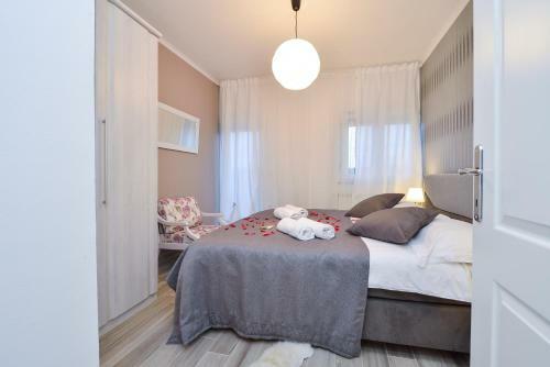 Apartments Tisno