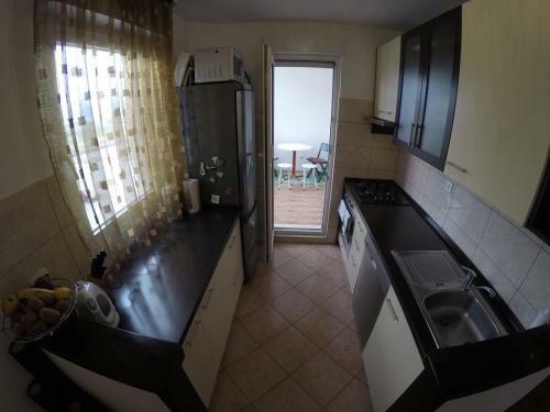 Apartments With Wifi Omis - 12525