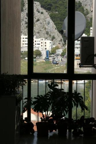 Apartments By The Sea Omis - 2822