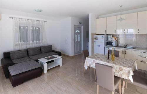 One-bedroom Apartment Klek With Sea View 02