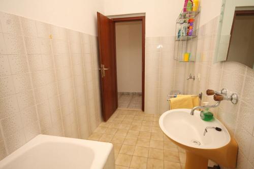 Apartment Mrljane 8498b