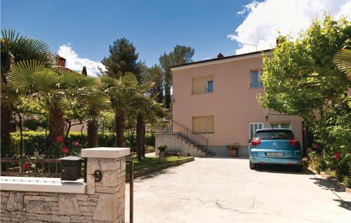 Two-bedroom Apartment In Fazana
