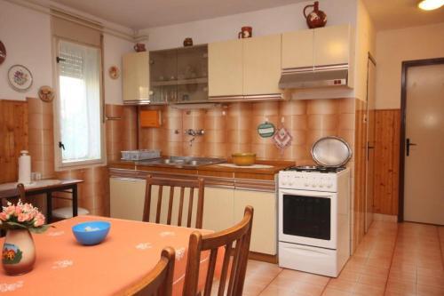 Apartments With A Parking Space Fazana - 7230