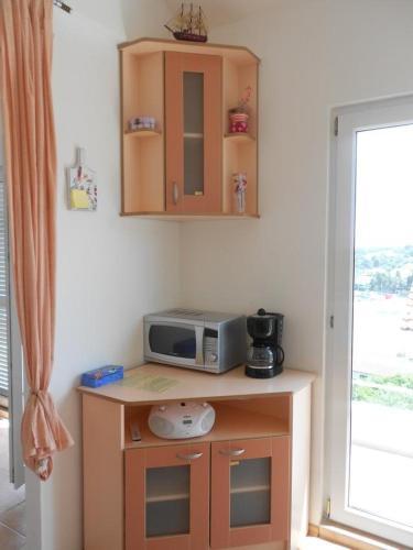 Apartments By The Sea Necujam, Solta - 11336