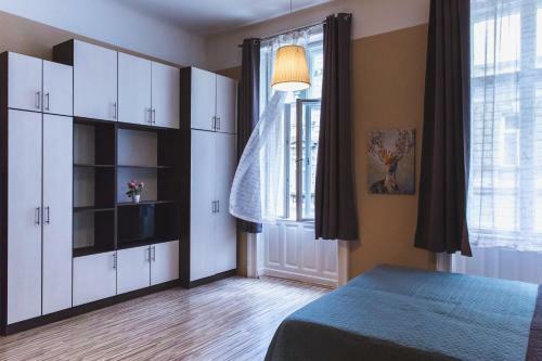 Hostal East Station Private Rooms & Apartments