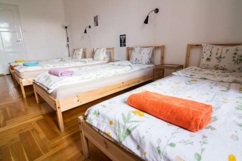 Pal's Hostel And Apartments
