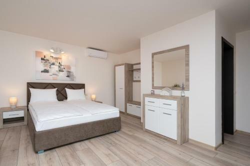Hostal Pensiunea Lucia