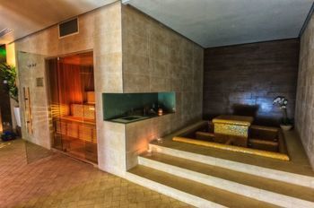 Hotel Roman Plaza
