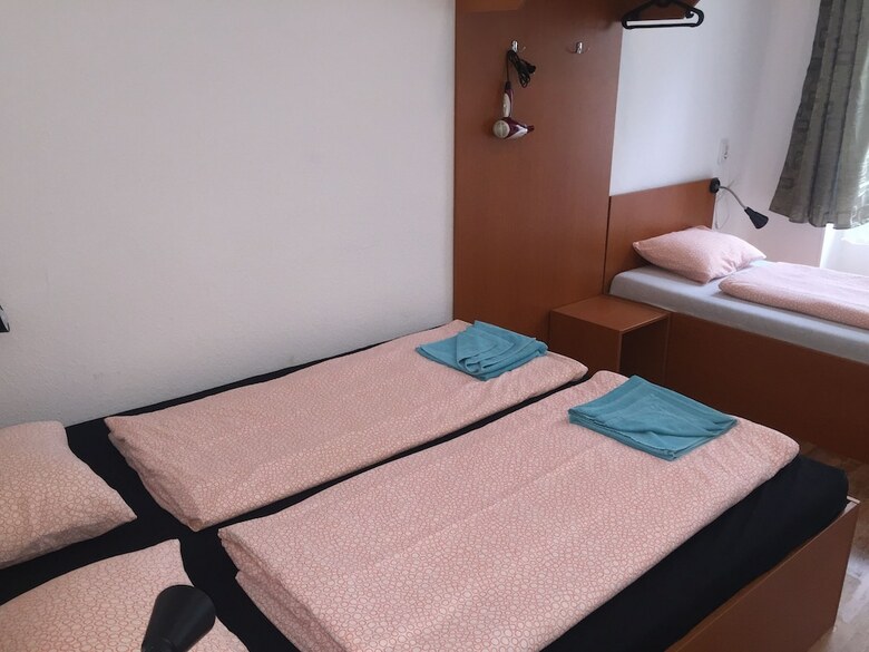 Hostal Omega Guesthouse Budapest