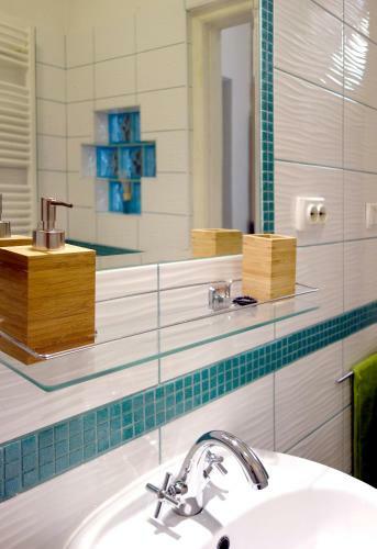 Vivid Rozsa Apartment