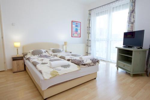 Zoli Apartmanok-balcony K�lcsey 32