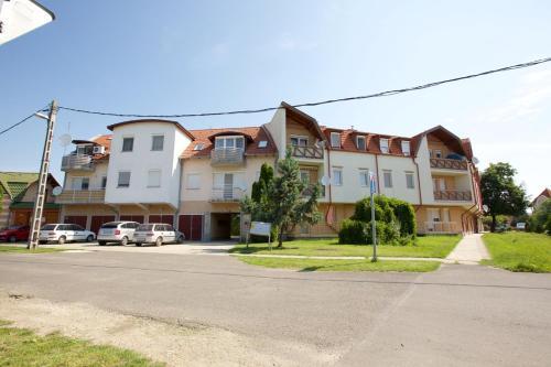 Zoli Apartmanok-timi K�lcsey 34-36