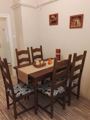 Ad�l Apartman