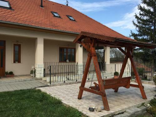 Bed & Breakfast Simk� Csal�di Pinc�szet �s Panzi� (evinor)