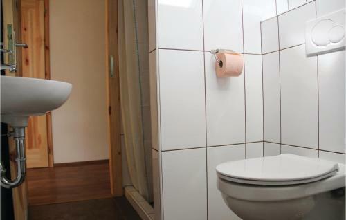 Three-bedroom Holiday Home In Szolad