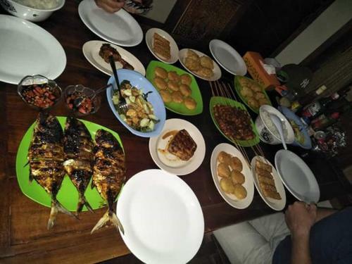 Hostal Arrys Watukarung Surfcamp